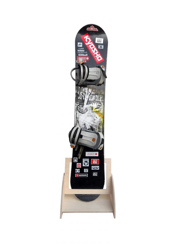 Stojan, držiak na snowboard, ktorý chráni Vašu dosku a šetrí priestor vo Vašej domácnosti.